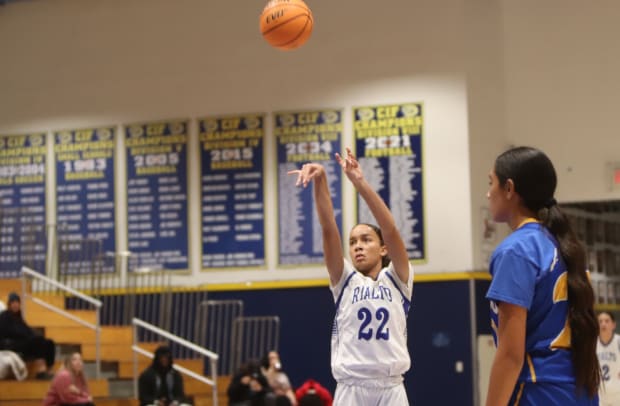 Rialto junior Carrington Davis girls basketball photos by John Murphy 1-1-2024122720236